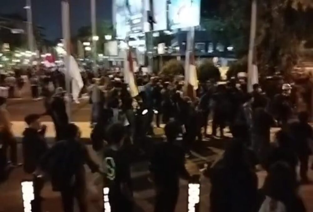 Kericuhan Warnai Pembubaran Aksi Mahasiswa di Simpang Gramedia Yogyakarta, Polisi Turun Tangan Lerai Gesekan Warga