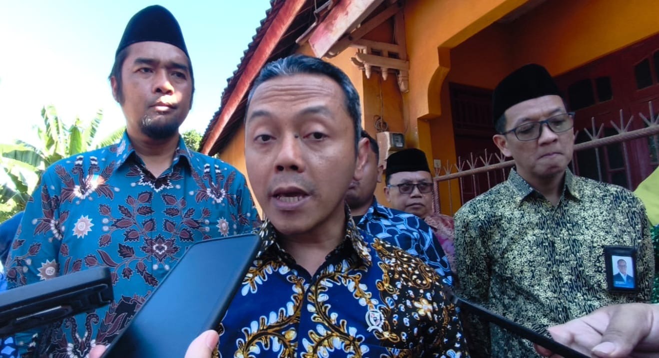 Aksi Manis Murid SD Kasih Uang ke Guru Viral, Ini Respons Kemendikdasmen!