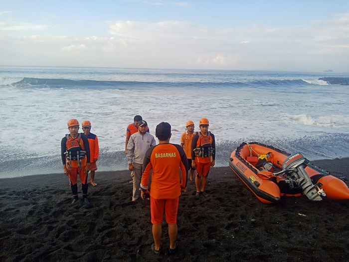 Jukung Terbalik di Karangasem Bali, 7 Nelayan Tercebur Laut Satu Orang Hilang