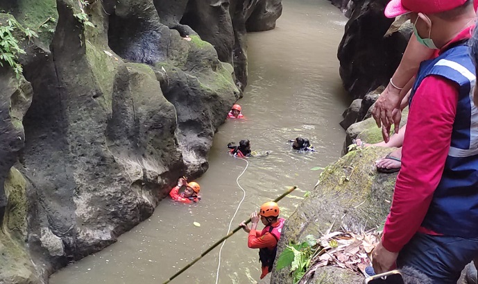 Basarnas Bali Temukan Pemancing Tenggelam di Sungai Melangit Bangli