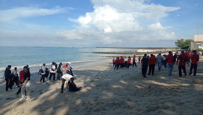 Bersih bersih sampah pantai kelan 2