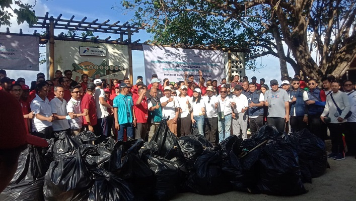 Komunitas Bandara Bali Gandeng Jurnalis Peduli Sampah ‘Turun Tangan’: Pantai Kelan Kembali Berkilau!