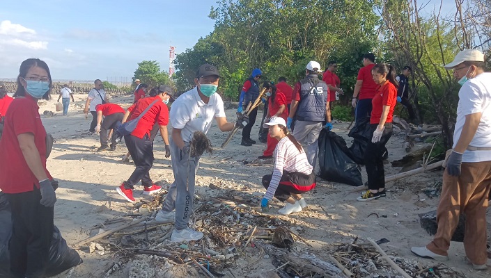 Bukan Sekadar Wacana, Aksi Bersih Pantai Kelan Buktikan Komitmen Lawan Sampah