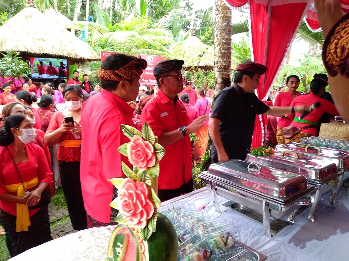 Bulan Bung Karno Diperingati dengan Membakar Ikan 150 Kg di Tampaksiring Gianyar