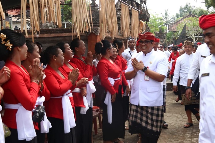 Bupati Sanjaya Apresiasi ‘Ngaben’ Bersama Desa Adat Kekeran Marga