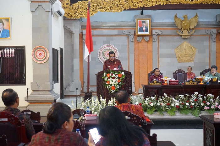 Bupati Sanjaya Sampaikan Dua Buah Ranperda APBD Tahun 2024, Pendapatan Daerah Dirancang Rp1,8 Triliun