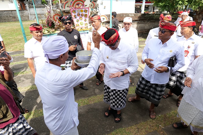 Gotong Royong Warga Dadia Agung Pasek Tohjiwa Tangguntiti, Bupati Sanjaya Sampaikan Apresiasi