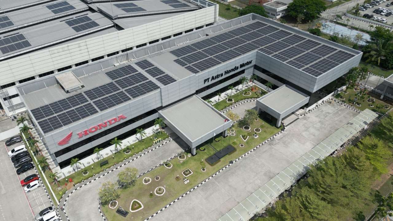 Pasang Solar Panel hingga 8.760 kWp, AHM Berkomitmen Implementasikan EBT