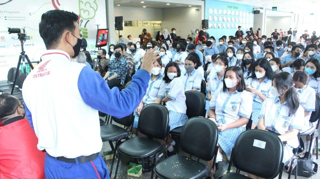 Rangkul Gen Z di Kelas Inspirasi, Yayasan AHM Kampanyekan Keselamatan Berkendara