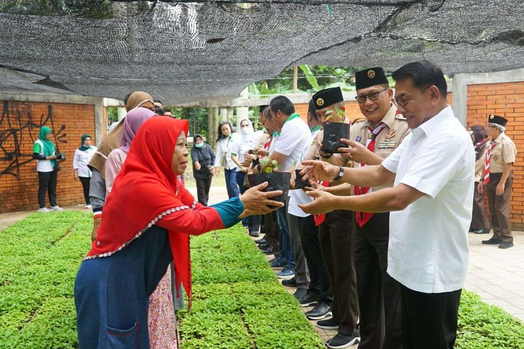 Bangun Kemandirian Pangan, Moeldoko Ajak Masyarakat Bantaran Sungai Ciliwung Tanam Cabai