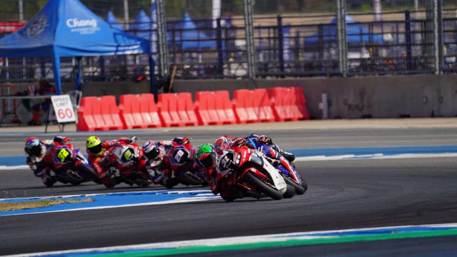 Pebalap Astra Honda Torehkan Prestasi, Lagu Indonesia Raya Berkumandang di ARRC Thailand