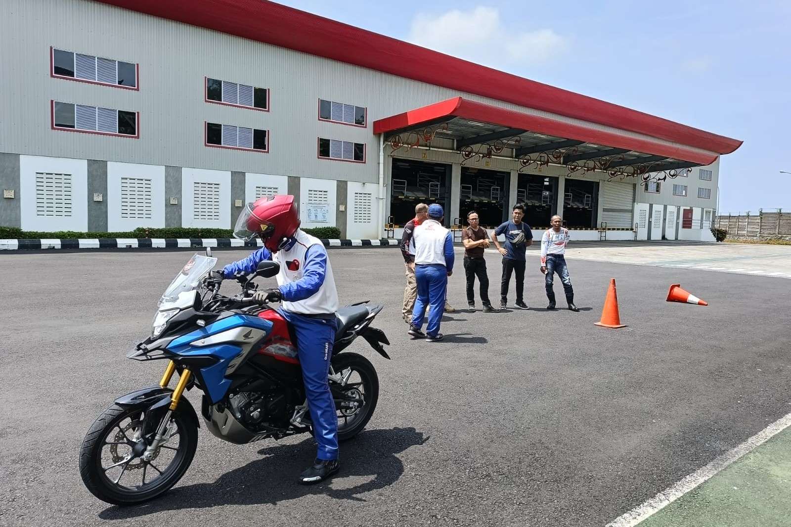 Gencarkan Edukasi Safety Riding Private, Astra Motor Bali Sasar Komunitas Honda CB150X