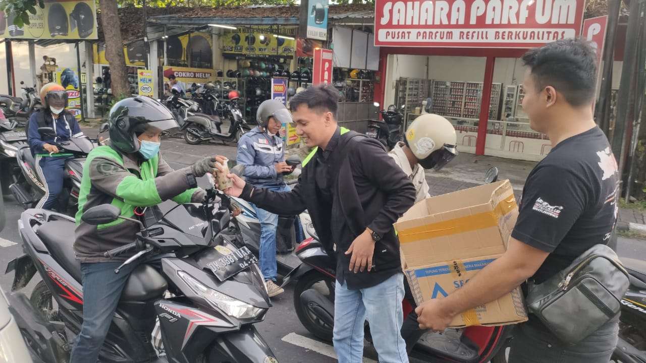 Komunitas CBR Club Indonesia Berbagi Takjil Semarakkan Ramadan 1444 Hijriyah