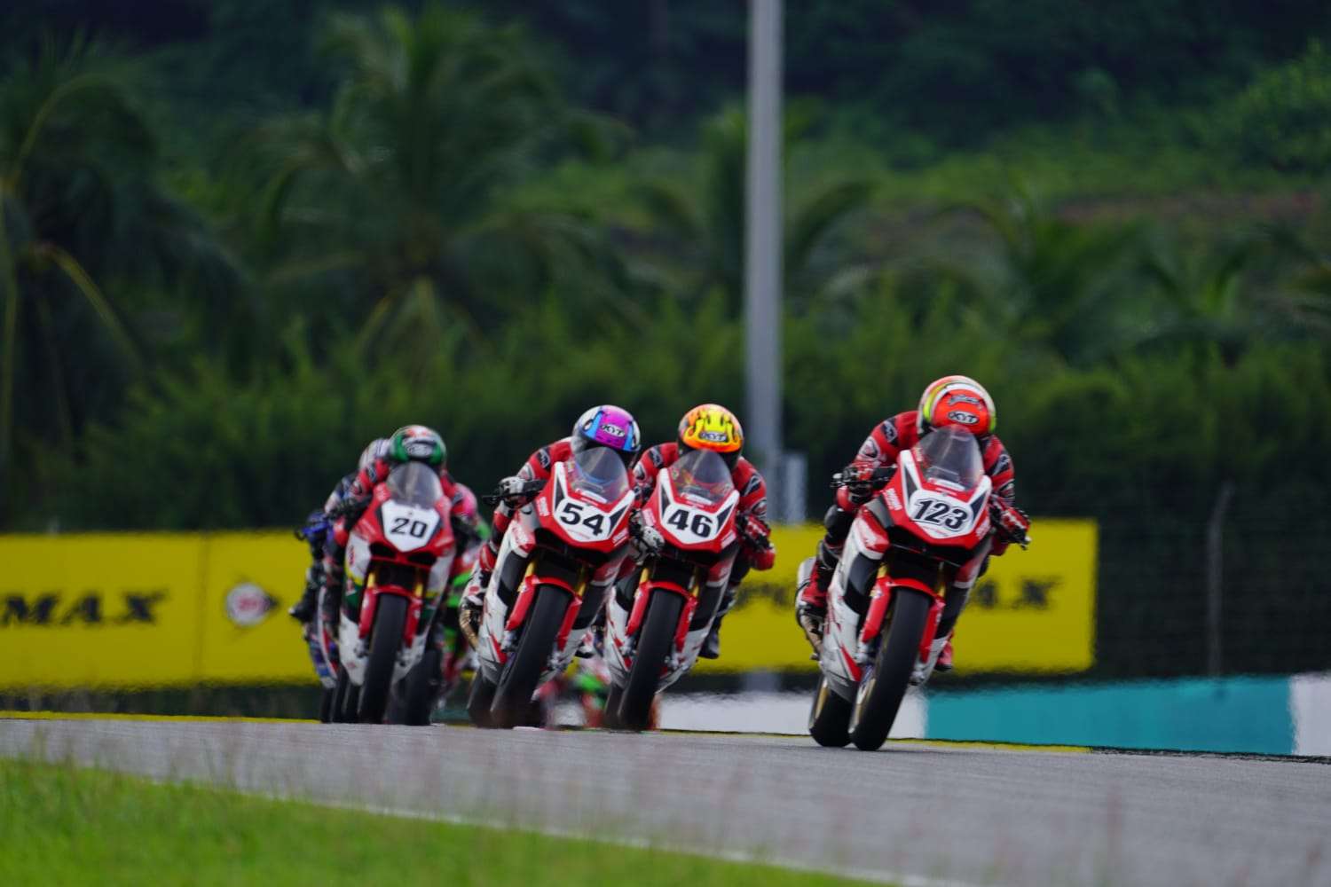 Indonesia Raya Berkumandang di Balapan Asia, Pebalap Astra Dominasi Podium ARRC Sepang