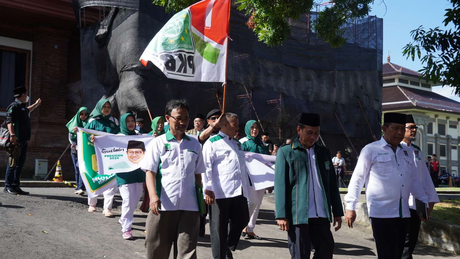 Kesenian Hadrah Iringi Pendaftaran 45 Bacaleg PKB Badung