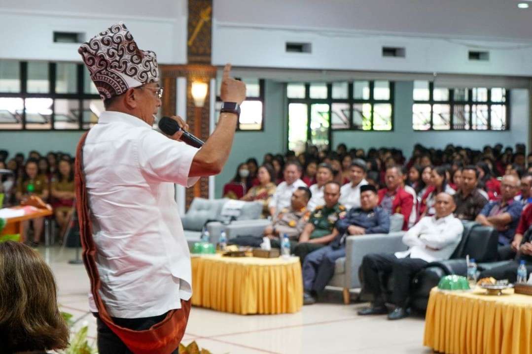 Semangati Ribuan Mahasiswa UKI Toraja, Moeldoko : Jadilah ‘Leader’ Jangan Jadi ‘Follower’