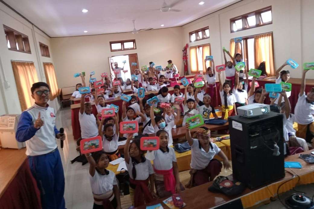 Edukasi #Cari_Aman Saat ke Sekolah bagi Pasraman Anak SD