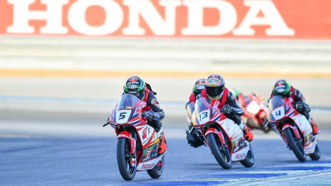 Pebalap Astra Honda Decksa Almer Alfarezel Persembahkan Podium Juara Thailand Talent Cup 2023