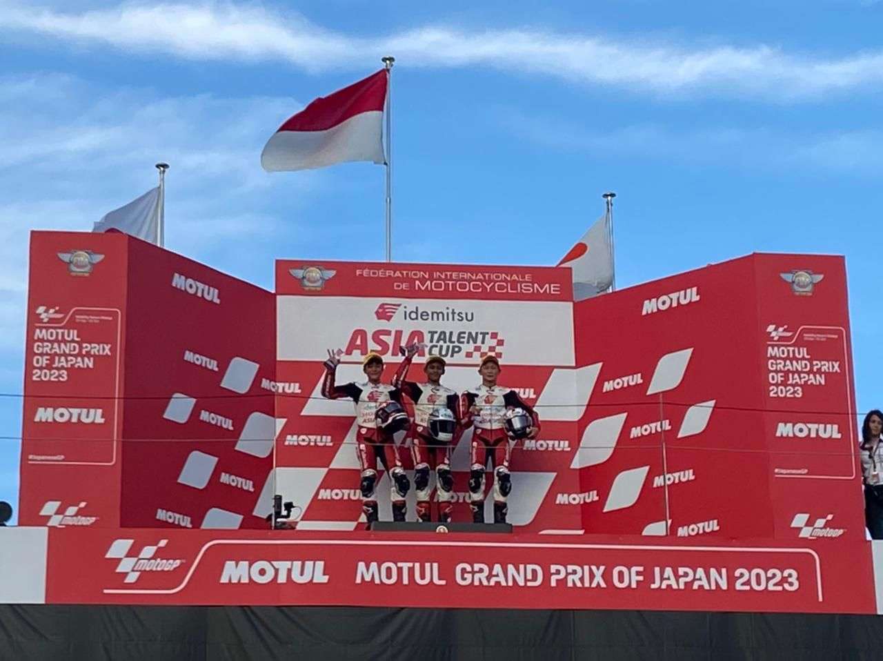 Pebalap Veda Ega Pratama Persembahkan Podium Tertinggi, Indonesia Raya Berkumandang di ATC Motegi Jepang