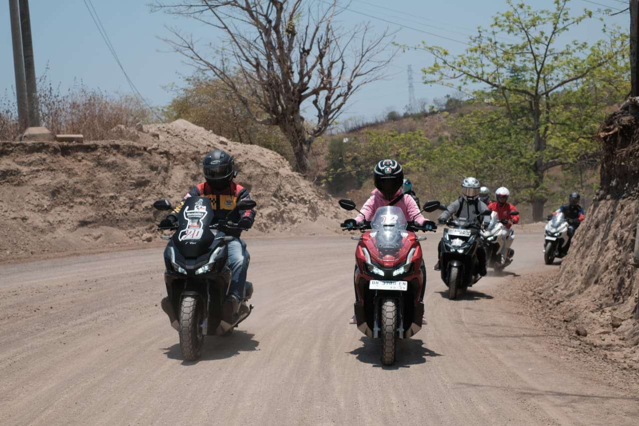 Keseruan Puluhan Bikers Honda Semangati Pebalap AHM di GP Mandalika