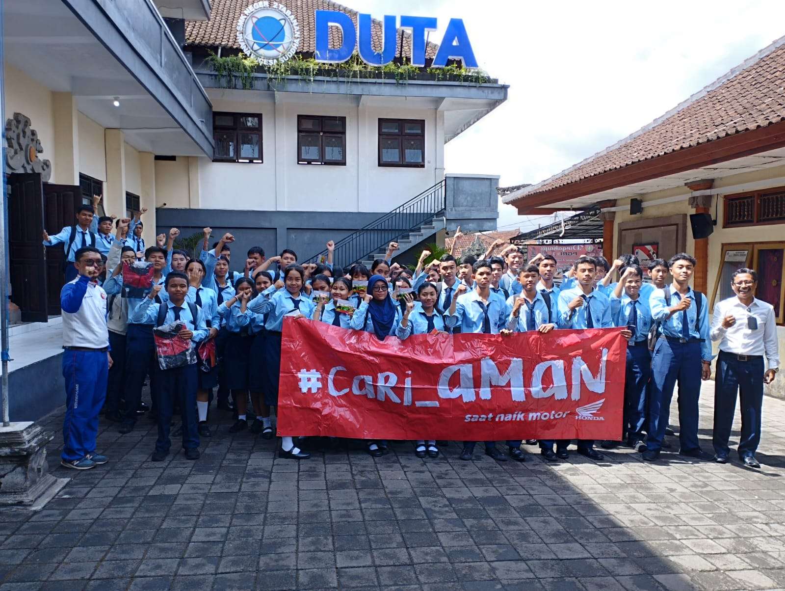 Perkuat Figur Keselamatan Berkendara, Astra Motor Bali Edukasi #Cari_Aman Siswa SMK Negeri 2 Tabanan