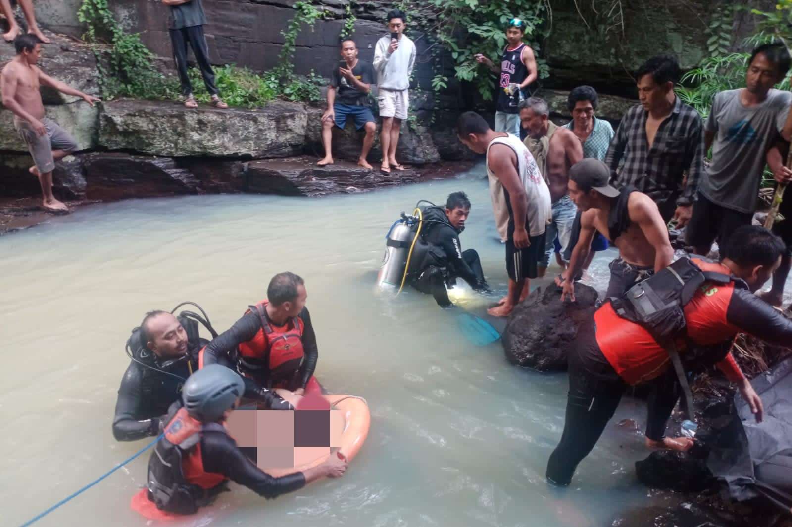 Terjunkan Penyelam, Basarnas Temukan Bocah Tenggelam di Kedalaman 3 Meter Sungai Tigawasa Buleleng