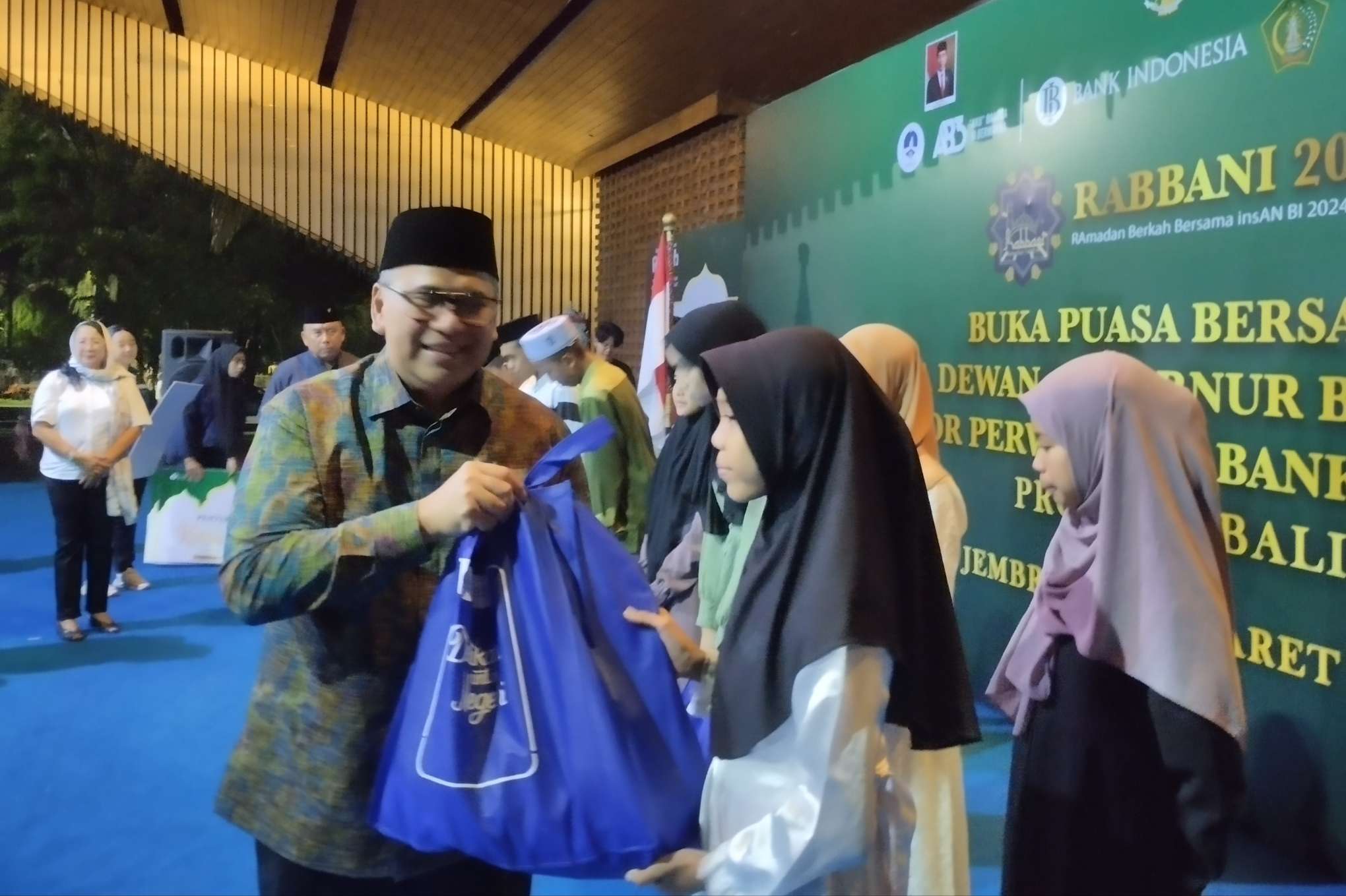 SERAMBI 2024, Bank Indonesia Edukasi Rupiah dan Buka Puasa Bersama 1000 Santri di Bali