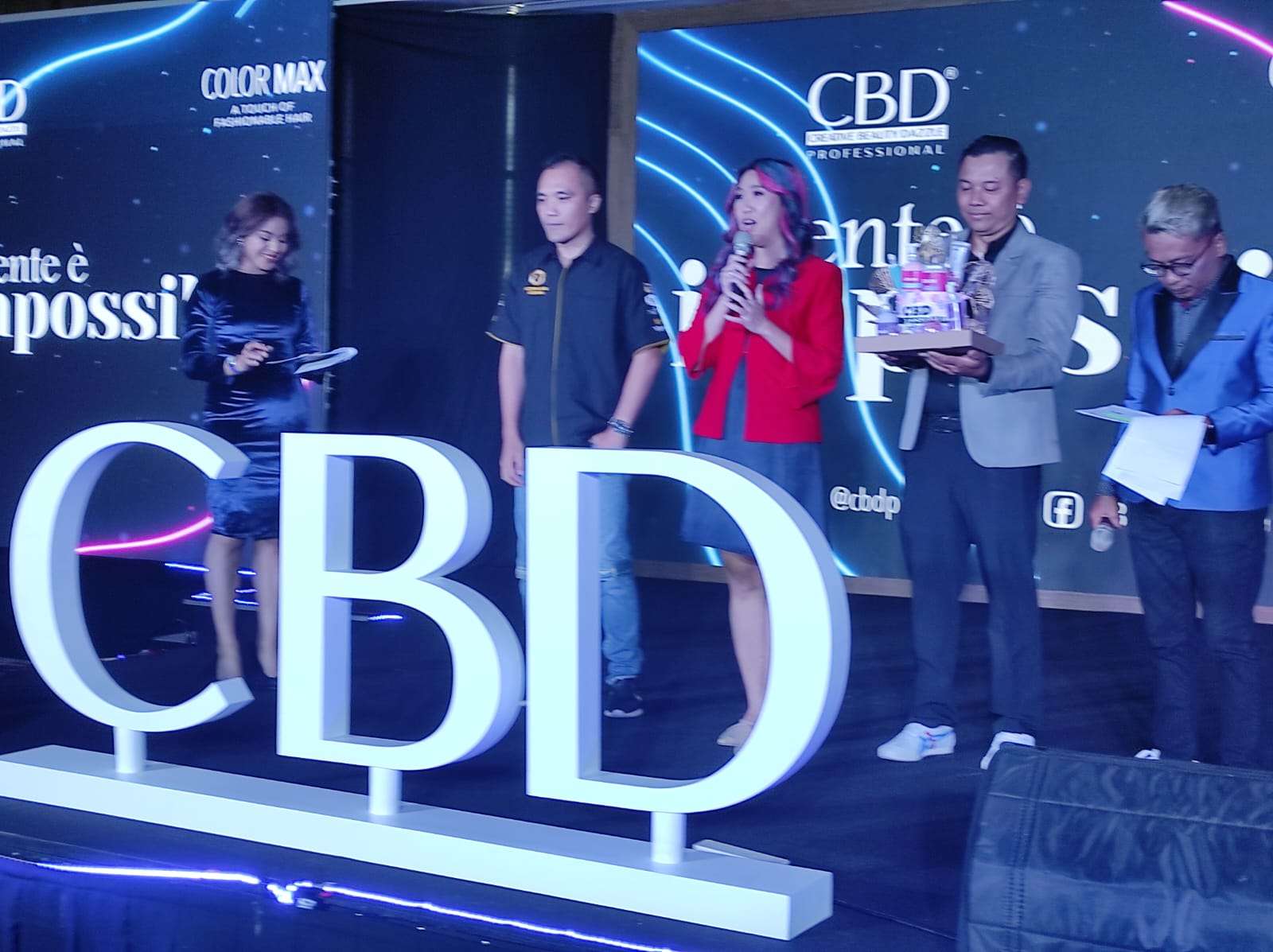 Roadshow dan Perkenalkan Tren Warna Rambut Terbaru 2024, CBD Professional Gandeng Diana Hadisuwarno