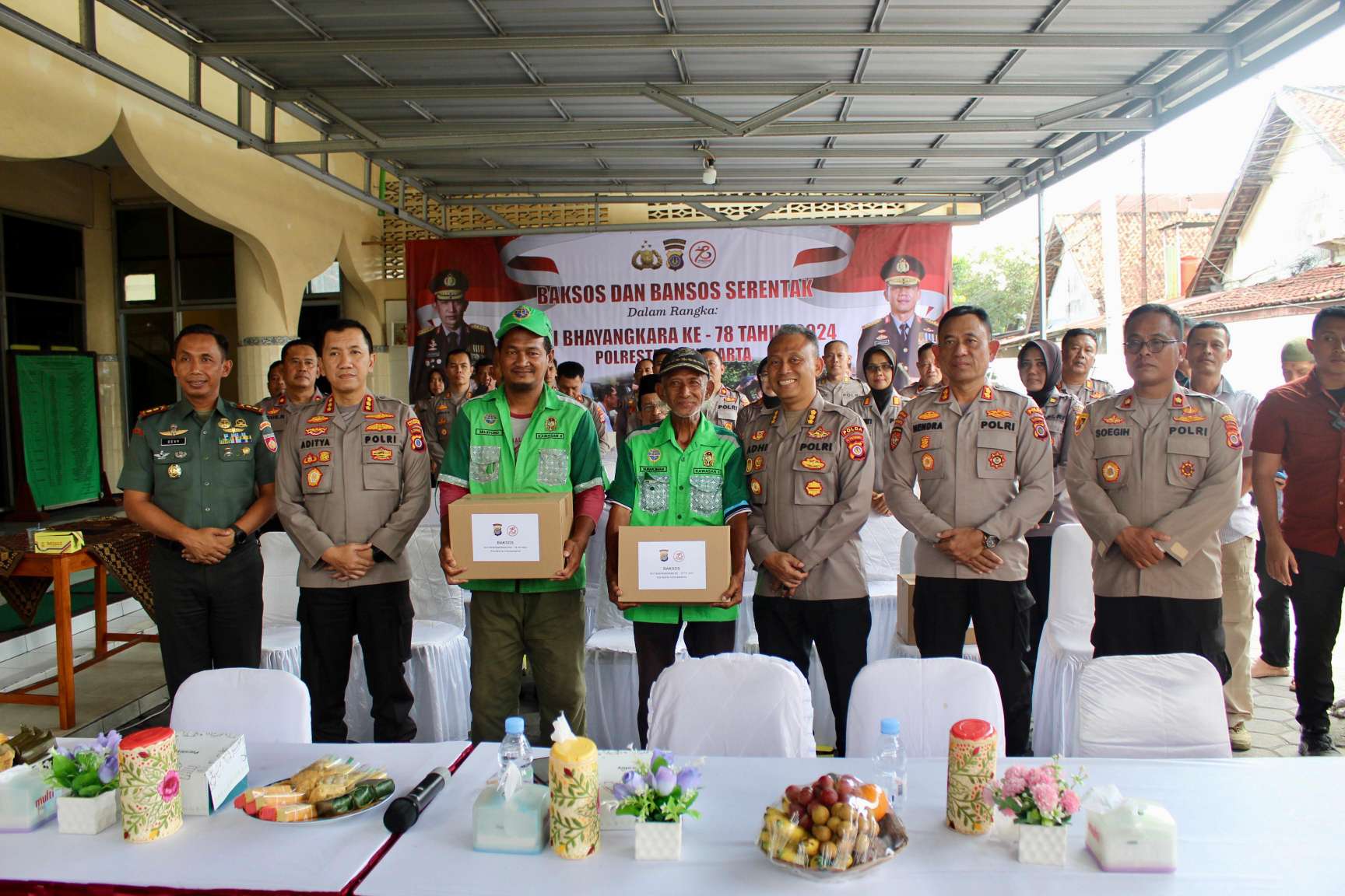 HUT Bhayangkara ke-78, Polresta Yogyakarta Salurkan 100 Paket Sembako bagi Warga Tak Mampu