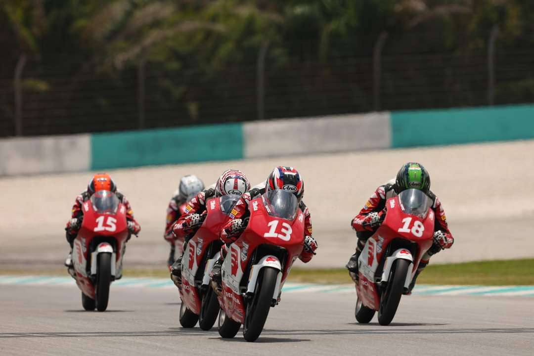 Merah Putih Berkibar di IATC Malaysia, Pebalap Binaan Astra Honda Persembahkan Kado HUT RI Ke-79