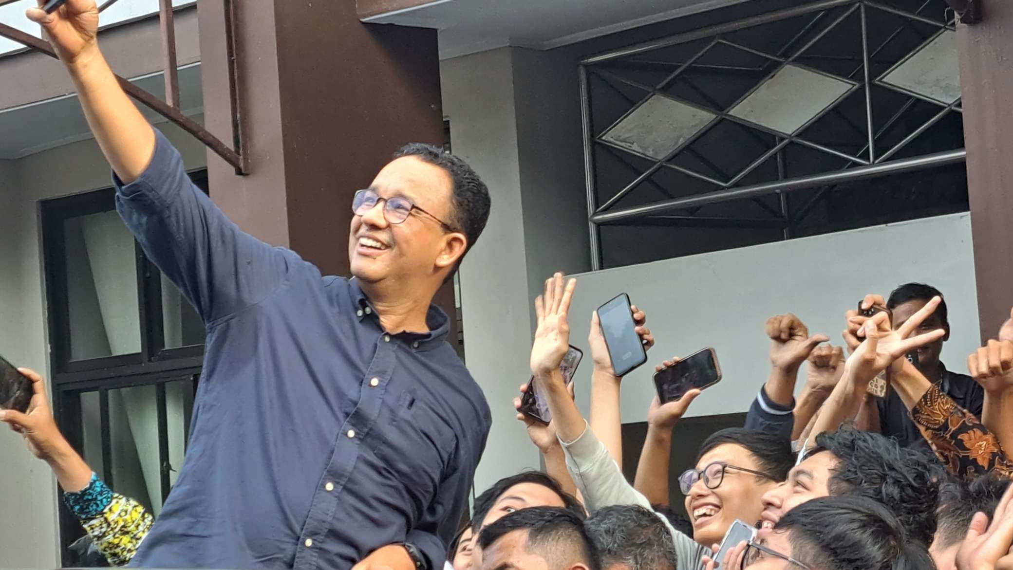 Gerakan ‘Anak Abah’ Coblos Tiga Paslon Pilgub Jakarta, Anies Baswedan: Hak Konstitusi Harus Dihormati