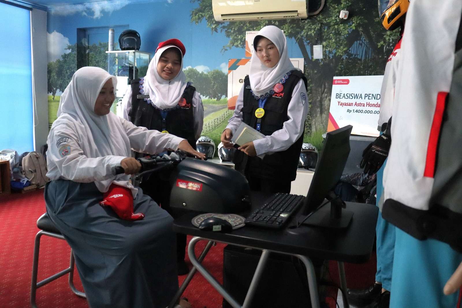 Kampanyekan Keselamatan Berkendara, Yayasan AHM Berikan Beasiswa Pendidikan bagi Duta Safety Riding