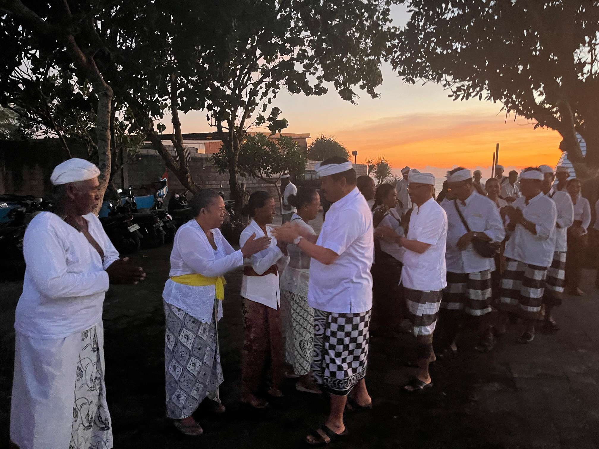 Cawabup Tabanan Made Dirga ikuti Pujawali di Pura Dalem Pangkung Tibah