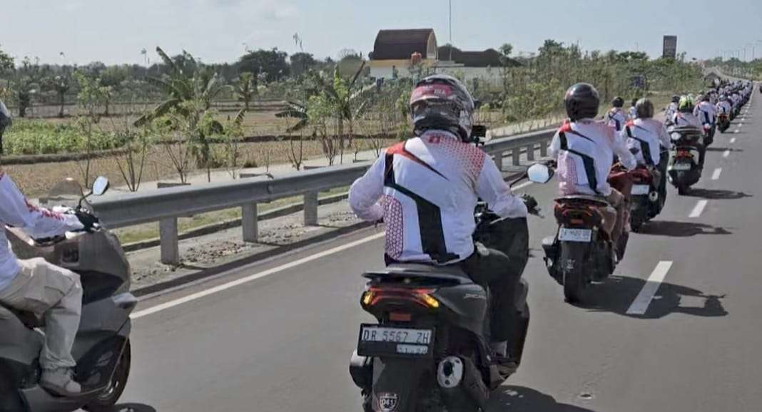 Tips Touring Berpasangan Menggunakan Motor yang Menyenangkan dan Aman di Jalan Raya