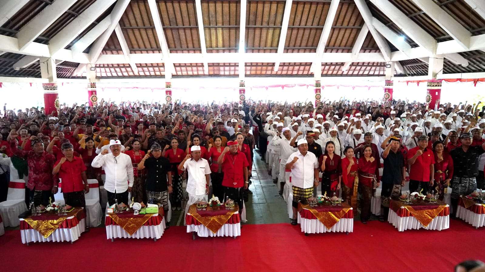 Cerita Pengrajin Perak dan Nelayan Gianyar yang Diselamatkan Wayan Koster saat Pandemi