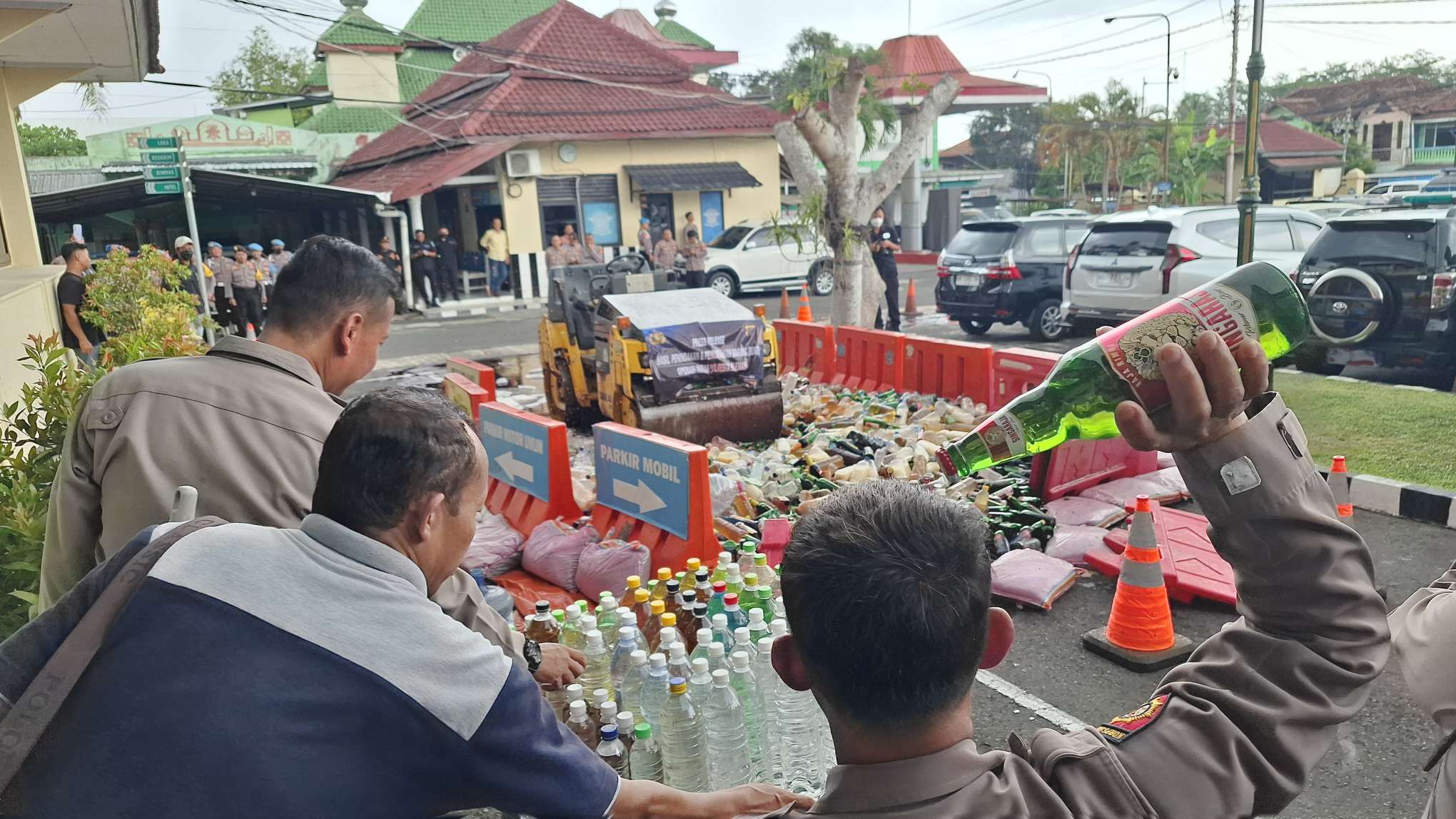 Lebih dari 4 Ribu Botol Miras Dimusnahkan, Kapolresta Sleman Yuswantoro: Picu Kejahatan Jalanan