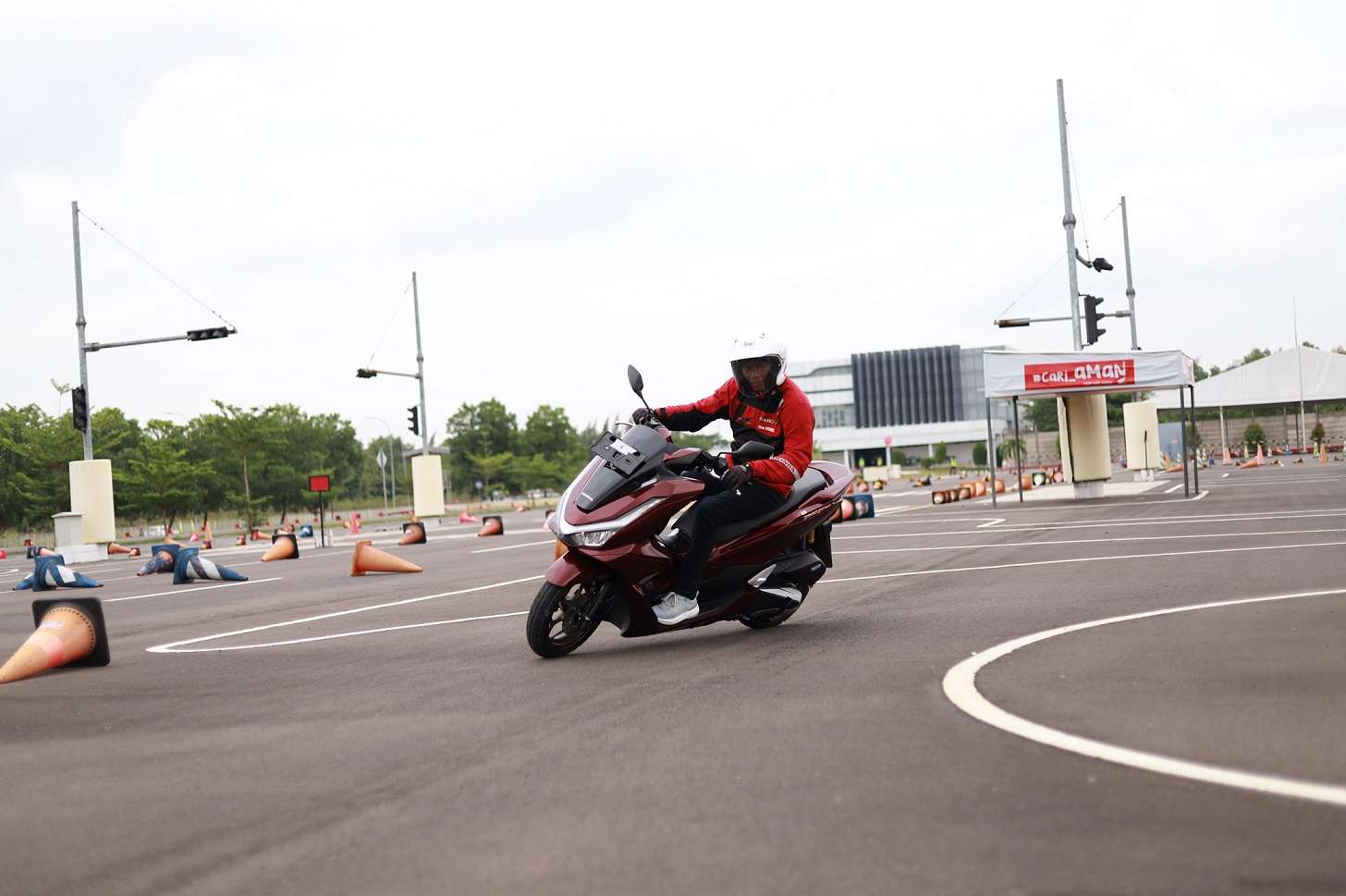 Tampilan Gres New Honda PCX160 Tingkatkan Percaya Diri Berikan Kenyamanan Berkelas