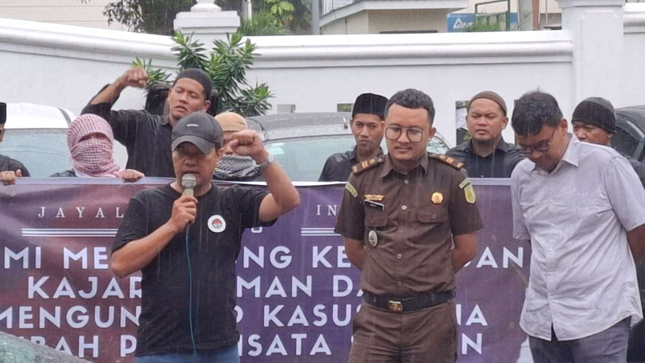 Desak Penetapan Tersangka Korupsi Dana Hibah Pariwisata, Massa ARPI Geruduk Kejari Sleman