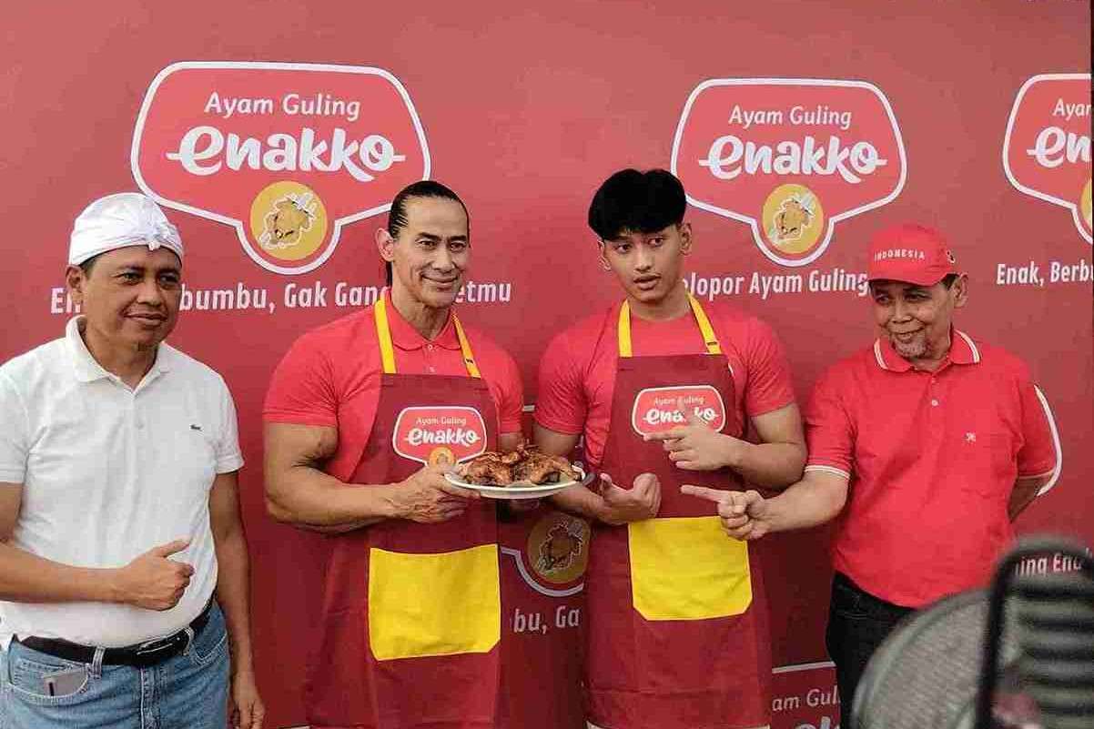 Ade Rai dan Hans Resmi Jadi Brand Ambassador Ayam Guling Enakko