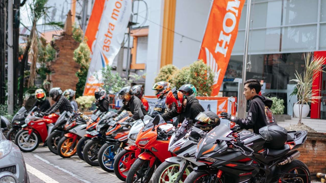 Dukung Pebalap AHM, Komunitas Honda Bali Nobar WSBK dan IATC