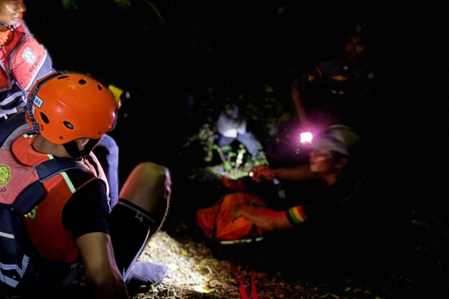 Jenazah Pria Tanpa Identitas Dievakuasi di Pantai Savaya