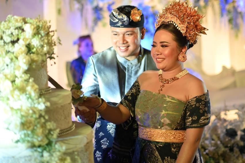 Tradisi Bali dan Sentuhan Modern Warnai Pernikahan Putra Pertama Notaris Ketut Sugiartha