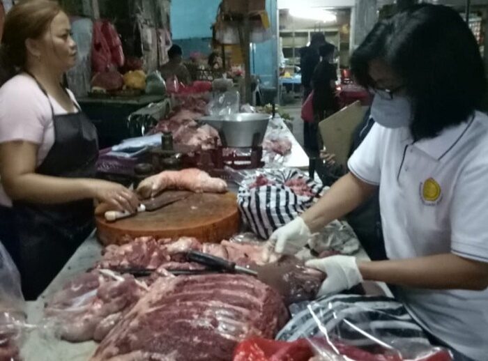 Daging RPH dan Pasar di Denpasar Dinyatakan Sehat, Aman Dikonsumsi