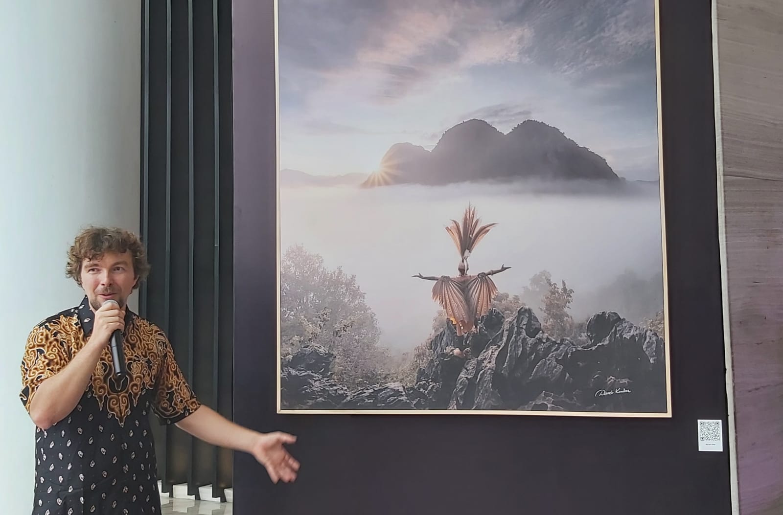 Fotografer Daniel Kordan Gelar Pameran Tunggal ‘Indonesia Unveiled’ di The Stones Hotel Legian