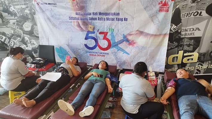 Peduli Sesama, Donor Darah di Bali Meriahkan HUT Astra Motor ke-53 Tahun