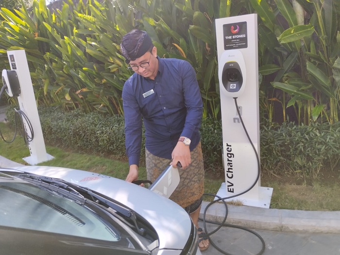 Siapkan EV Charger, The Stones Legian Bali Jalankan Komitmen Energi secara Berkelanjutan dan Ramah Lingkungan