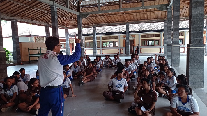 Bekal Aman di Jalan Raya: Ikuti Edukasi Keselamatan Berkendara Bersama Astra Motor Bali