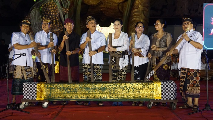 Bangkitkan Kembali Warisan Leluhur, Bupati Sutjidra Resmi Buka Festasada 2026