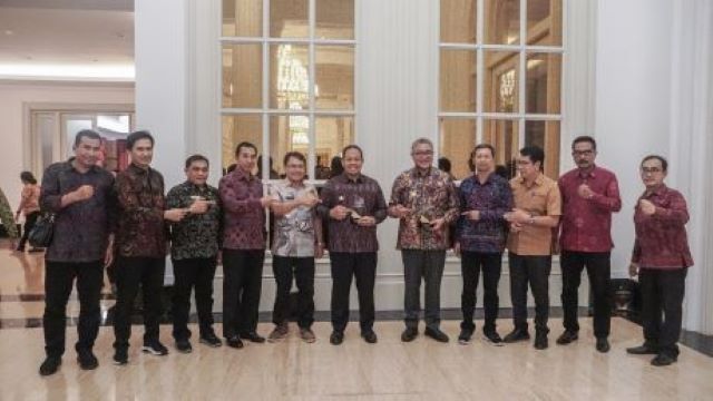 PJ Gubernur Bali Raih Penghargaan Kinerja Penjabat Kepala Daerah 2024 Kategori Kinerja Total Klaster Fiskal Tinggi