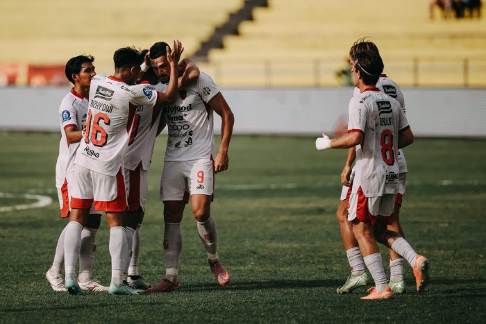 Cetak Tiga Gol, Serdadu Tridatu Taklukkan Semen Padang